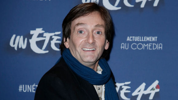 « Il confond un peu les loges avec des vestiaires spor­tifs… »