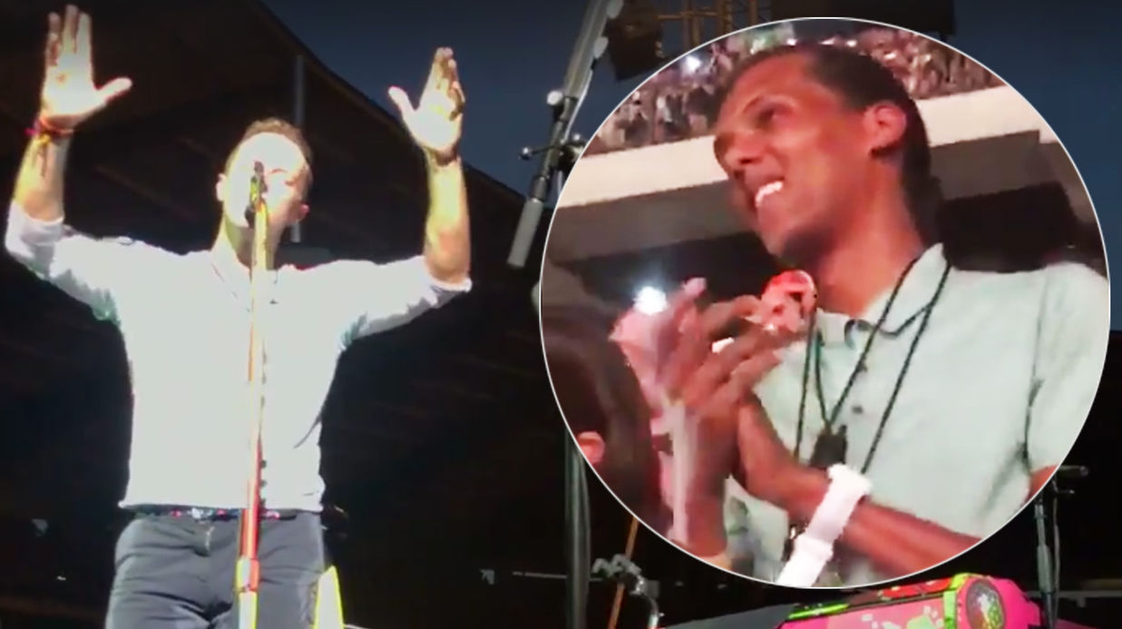 La vidéo touchante de Stro­mae, ému de voir Chris Martin reprendre son tube Formi­dable sur scène