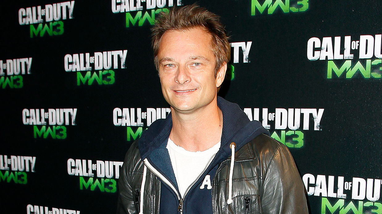 PHOTO David Hally­day publie un très rare cliché de son fils Came­ron