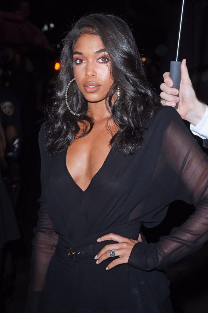 Paparazzi LORI HARVEY Arrves au Salon de mode Tom Ford   