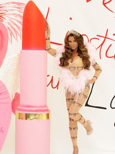 13. Katie Price le ... "data-data-image-id =" 567052 "/> </div>
<div class=