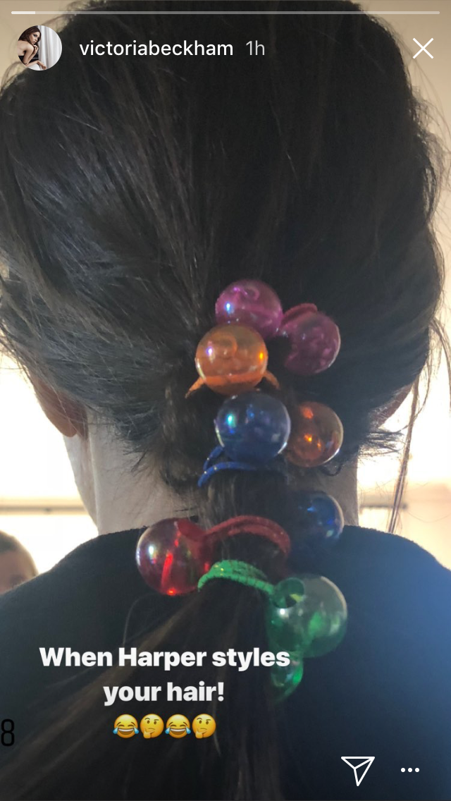  Victoria Beckham [19659011] La douce photo de Vic survient alors que la fameuse famille traversa l'étang pour passer ses vacances de Pâques avec son fils aîné Brooklyn - qui étudie actuellement la photographie à New York. </p>

<p> Et l'adolescent a fait face à ses propres drames ces derniers temps. sneaking snogging PlayBoy modèle Lexi Wood, malgré les fans n'ayant aucune idée qu'il se séparait de sa petite amie à long terme <strong> Chloe Moretz </strong>. </p>
<p> L'actrice Kick-Ass Chloe aurait alors jeté un peu d'ombre à Son ex, quand elle a fait savoir à ses partisans qu'elle écoutait le nouveau morceau de break-up 'Be Careful' de Popstar Cardi B. </p>
<p> Les paroles de la chanson impertinente parlent d'une femme qui soupçonne son homme de tricher - bien qu'il y ait aucune raison de penser ces </p>
<p> <img decoding=