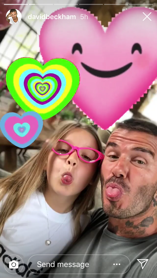 Actu : Did you spot THIS in Victoria Beckham's snap of Harper and her ...
