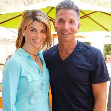 والدا إيزابيلا روز جيانولي 