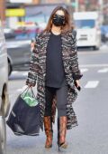 Emily Ratajkowski a l'air frappante alors qu'elle sort pour un rendez-vous chez le médecin à New York