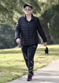 Rebel Wilson part en randonnée à Griffith Park, puis s'arrête pour faire ses courses au Gelson's Market à Los Angeles