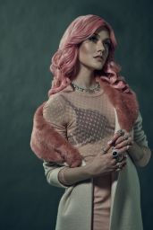 Katherine McNamara - Matériel promotionnel du stand 2020 Katherine McNamara - Matériel promotionnel du stand 2020