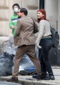 Jennifer Lawrence et Leonardo DiCaprio partagent un rire après une scène sur `` Don't Look Up '' à Boston, Massachusetts