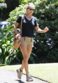 Elsa Pataky met sur un affichage aux longues jambes alors qu'elle quitte l'Australian Museum à Sydney, Australie