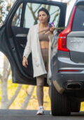 Jenna Dewan montre ses abdos dans un haut d'entraînement et des leggings alors qu'elle rentre à la maison après une séance d'entraînement à Los Angeles