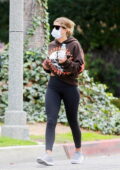 Sofia Richie vue profiter d'une promenade dans son quartier avec un homme mystérieux à Los Angeles