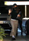 Jennifer Garner salue la caméra alors qu'elle arrive pour une réunion à Brentwood, en Californie