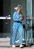 Ariel Winter vu porter un bébé Yoda onesie comme quitte Laseraway à Studio City, Californie
