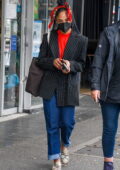 Tessa Thompson fait un arrêt dans une pharmacie locale tout en faisant du shopping à Bondi, Sydney, Australie