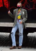 Gigi Hadid fait une halte au camion promotionnel du nouveau single de Zayn se promène plus tard avec sa fille à New York