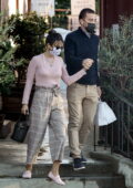 Jordana Brewster tient la main de son petit ami Mason Morfit alors qu'ils font du shopping au Farmshop à Los Angeles