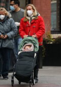 Diane Kruger s'emballe dans une veste rouge et des bottes en cuir noir pour une sortie avec sa mère et sa fille à New York