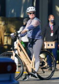 Katy Perry et Orlando Bloom profitent d'une balade à vélo à Santa Barbara, Californie