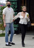 Ashley Benson et G-Eazy emballent un PDA lors d'une virée shopping à Los Angeles