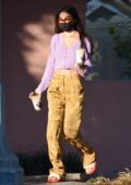 Chantel Jeffries fait clignoter son ventre tonique alors qu'elle quitte Alfred's à West Hollywood, Californie