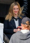 Reese Whiterspoon et Jennifer Aniston vu sur le tournage de 'The Morning Show' à Los Angeles