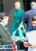 Ivanka Trump a fière allure dans une robe vert sarcelle alors qu'elle emmène ses enfants prendre une glace à Miami, en Floride
