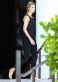 Ivanka Trump repérée dans un débardeur noir et des leggings tout en profitant d'un après-midi au bord de la piscine à Miami, en Floride