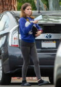 Anna Kendrick reste décontractée en visitant un ami à Los Angeles