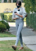 Kaia Gerber a l'air en forme dans des leggings gris avec un pull court assorti alors qu'elle quitte une séance privée de Pilates à West Hollywood, Californie