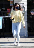 Eiza Gonzalez reste sportive avec un sweat-shirt et des leggings lors d'une course de café chez Alfred's Coffee à Los Angeles