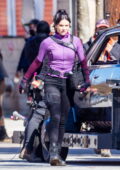 Hailee Steinfeld repérée lors du tournage d'une scène d'action sur le tournage de 'Hawkeye' à New York