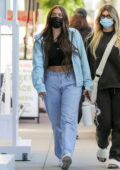 Anastasia Karanikolaou et Kelsey Calemine déjeunent avec des amis au Croft Alley à Beverly Hills, Californie