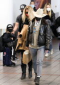 Amber Heard fait une arrivée discrète avec sa petite amie Bianca Butti à l'aéroport LAX de Los Angeles