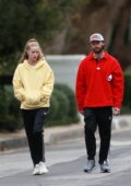 Abby Champion et Patrick Schwarzenegger sortent pour une promenade l'après-midi à Santa Monica, Californie
