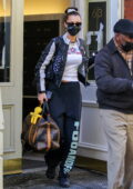 Bella Hadid reste à la mode en quittant son appartement avec ses bagages Louis Vuitton à New York