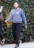 Jennifer Garner reste décontractée alors qu'elle se promène le matin avec un ami à Brentwood, en Californie