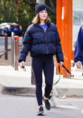 Lucy Hale montre sa nouvelle couleur de cheveux lors d'une randonnée avec un ami à Fryman Canyon à Studio City, Californie