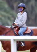 Natalie Portman vu lors d'une leçon d'équitation à Centennial Park, Sydney, Australie