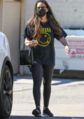 Olivia Munn arbore des leggings noirs avec un t-shirt `` Nirvana '' alors qu'elle quitte sa salle de sport à West Hollywood, Californie