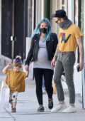 Hilary Duff emmène sa fille dans un magasin de fournitures de fête avant de passer du temps dans un parc local à Studio City, Californie