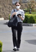 Rooney Mara fait un voyage à l'épicerie pour prendre quelques articles essentiels à Studio City, Californie