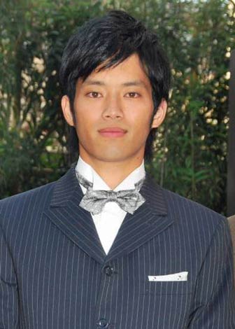 تاكاهيرو ميورا صورة واحدة على oricon.co.jp