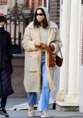Irina Shayk reste à la mode avec son élégant ensemble d'hiver à SoHo, New York City