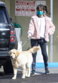 Camila Cabello et Shawn Mendes sortent pour une course de jus avec leur chien à Los Angeles