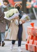 Jessica Chastain ramasse des bouquets de fleurs alors qu'elle fait du shopping avec son mari à New York