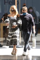 Zulay Henao - Shopping à l'Apple Store de Beverly Hills 21/03/2021 Zulay Henao - Shopping à l'Apple Store de Beverly Hills 21/03/2021