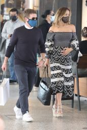 Zulay Henao - Shopping à l'Apple Store de Beverly Hills 21/03/2021 Zulay Henao - Shopping à l'Apple Store de Beverly Hills 21/03/2021