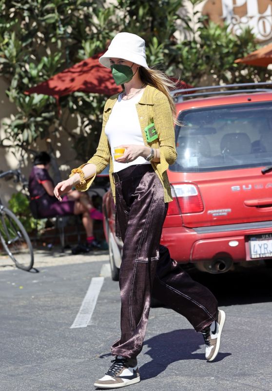 Behati Prinsloo - Sortie à Montecito 21/03/2021 Behati Prinsloo - Sortie à Montecito 21/03/2021