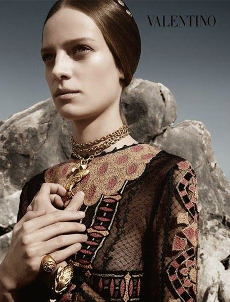 Ine Neefs - عارضة الأزياء الجميلة والمثيرة ذات الجذور البلجيكية في عام 2021
