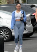 Vanessa Hudgens montre sa silhouette tonique dans un haut court blanc et des leggings bleu clair alors qu'elle se rend dans une salle de sport à Los Angeles